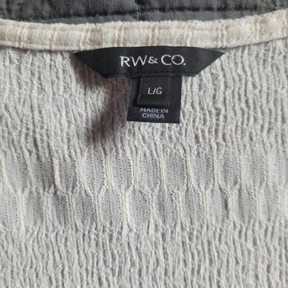 Rw and Co puff sleeve top size large - Picture 3 of 3